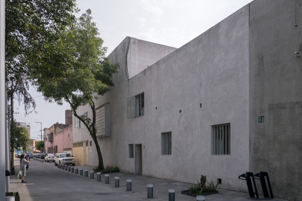 Luis_Barragán_House_and_Studio_Street_view